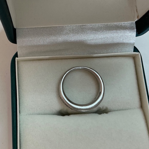 Ladies platinum and diamond ring size 6. 1/2 carat diamonds E-F Color VS Clarity - Picture 2 of 5